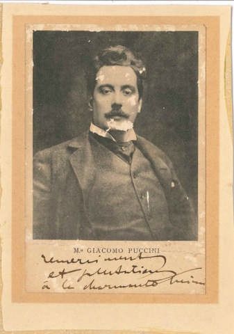 Giacomo PUCCINI (1858-1924). Photographie avec dédicace autographe ; carte postale...