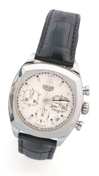 TAG HEUER Série récente, belle montre chronographe en acier de forme galbée dans...