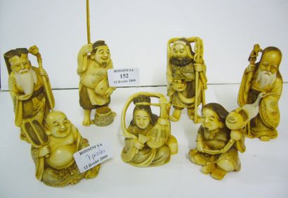 null Sept sujets en ivoire représentant les dieux du Bonheur. Japon, vers 1910. Hauteur...