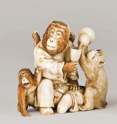 null Okimono représentant une famille de singe. Japon. Hauteur : 7,5 cm. Voir la...