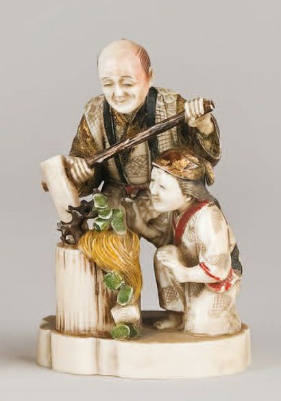 null Okimono en ivoire polychrome représentant un bûcheron et sa femme. Japon. Hauteur...