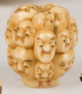 null Pommeau de canne en ivoire, constitué d'une multitude de masques aux expressions...