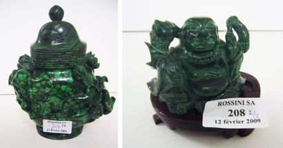 null Vase couvert en malachite, sculpté en relief de lotus. Chine. Hauteur : 18 cm....