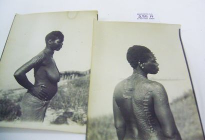 Ensemble de photographies anciennes prises au Congo Belge, en septembre 1909 aux...