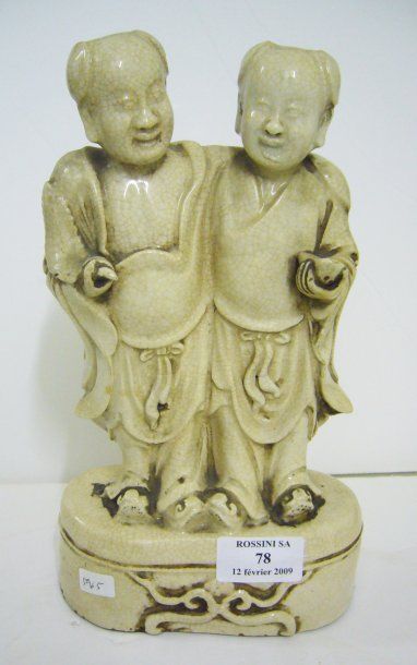 null Statuette en porcelaine blanc de Chine figurant un couple. Chine, XIXe sièc...