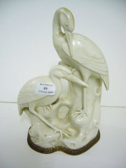 null Double vase en porcelaine blanc de chine, représentant deux hérons. Chine. (petits...