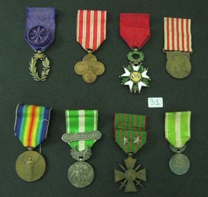 FRANCE. Lot Troisième République: a)Croix de guerre 1914 - 1917. b)Légion d'Honneur...