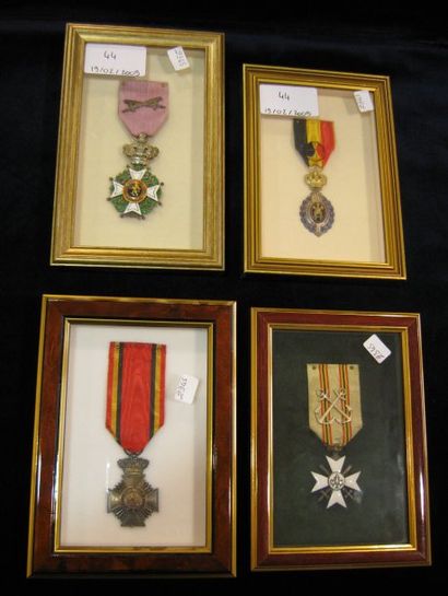 BELGIQUE Lot : a) Médaille civile ; b) Mérite Naval ; c) Chevalier de l'Ordre Léopold,...