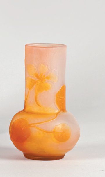 GALLÉ Émile, 1846 - 1904 Vase à col cylindrique sur base bulbeuse. Épreuve de tirage...