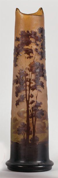 GALLÉ Émile, 1846 - 1904 Vase cylindrique à deux pointes étirées à chaud au col....