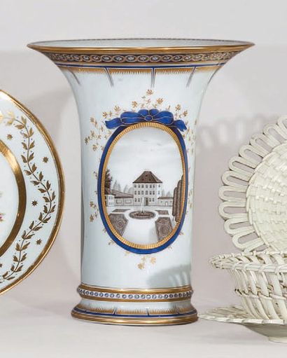 null NYMPHEMBOURG Vase cornet Eglise Planegg et le Château Furstenried, vers 1920....