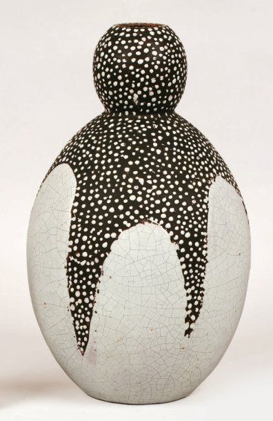 JEAN BESNARD (1889- 1958) pour PRIMAVERA Vase à bulbe. Faïence. Sur le col et l'épaulement,...