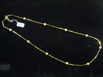 null Collier et bracelet en or jaune à maillons bâtons alternés de perles. Poids...