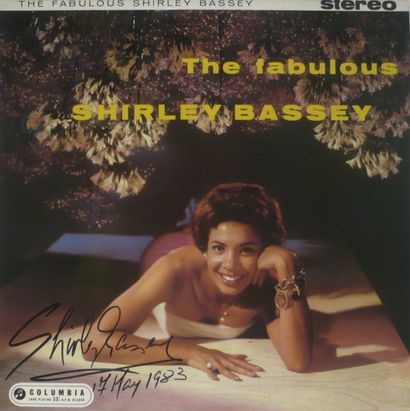 null vinyle 33t Shirley Bassey (pochette signée par la chanteuse et datée 1983)