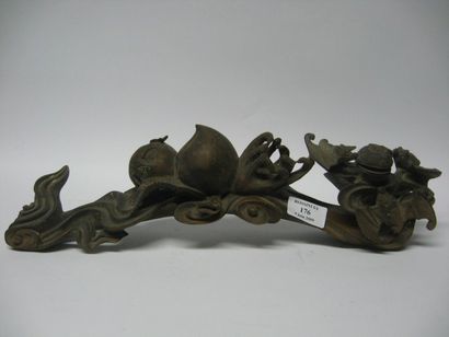 null Bois sculpte en forme de champignon Lingzhi, surmonte de Ruyi, de Chauve-souris...