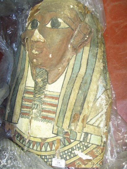 null Masque de sarcophage sculpte du visage d'un homme pare de la barbe postiche...