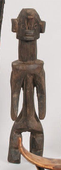 null Statuette MUMUYÉ (Nigeria) Bois a patine noire, statuette puissante malgre sa...