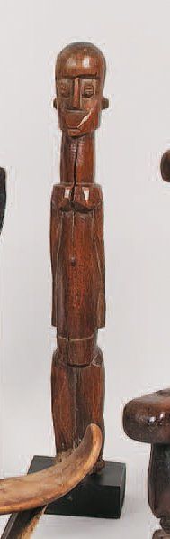 null Statuette LOBI (Burkina Faso) Elle est debout, les bras le long du corps. Patine...