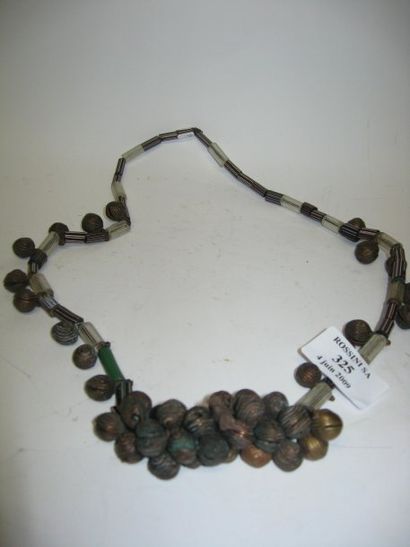 null Collier HAOUSSA (Nigeria) Constitue de perles de Venise et de grelots en br...