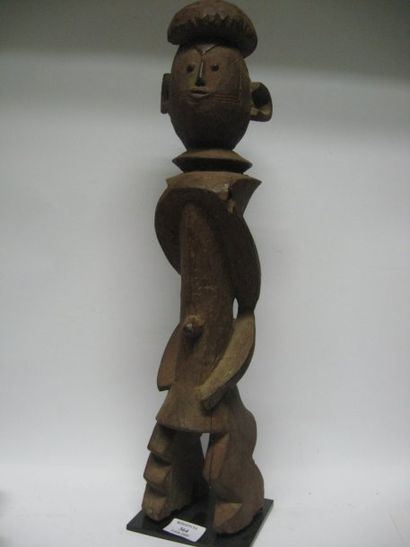 null Statue CHAMBA (Nigeria) Puissante sculpture en bois rouge. Du torse tres avance...