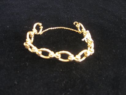 null Bracelet en or jaune formé de maillons ovales. Poids : 50,8 g - Long. : 19,...