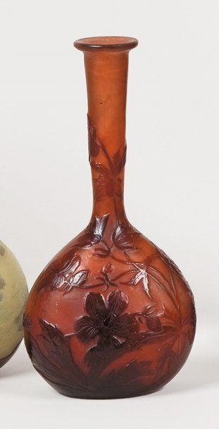 GALLÉ Émile (1846 - 1904) Vase ovoïde à col cylindrique et évasé. Epreuve de tirage...