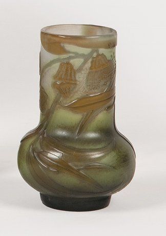 GALLÉ Émile (1846 - 1904) Vase cylindrique à base ovoïde sur talon. Epreuve de tirage...