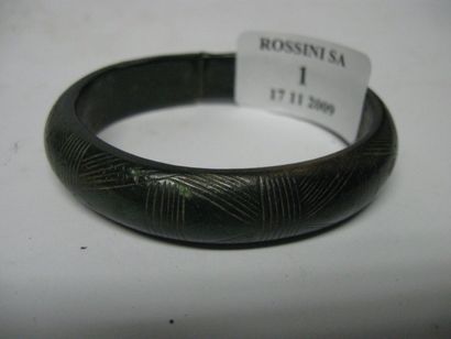 null Bracelet finement gravé de chevrons Bronze Très belle conservation Age du bronze...