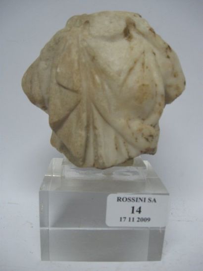 null Buste de statuette représentant une femme drapée Marbre (fragment) Epoque Romaine,...