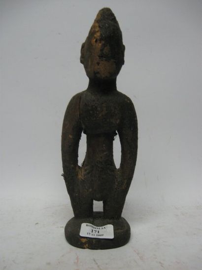 null Statuette à patine crouteuse YORUBA (Nigéria) Haut : 26,3 cm