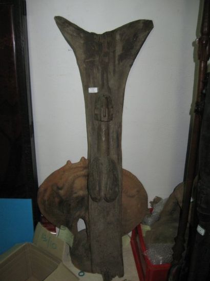 null Pilier de To Guna DOGON (Mali) Sculpté d'un buste et de deux seins volumineux...