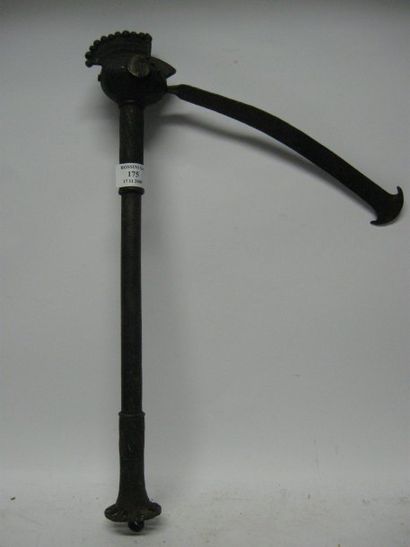 null Sceptre herminette TIV (Nigéria) Très ancien sceptre en fer orné d'une tête...