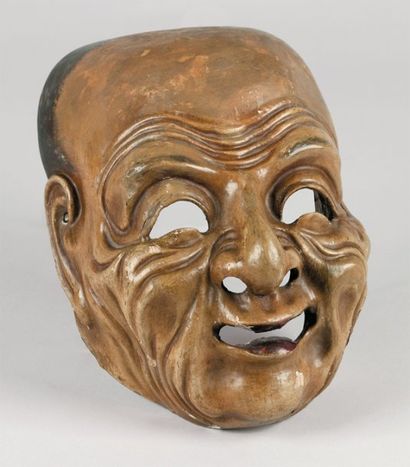 null Masque de théâtre représentant un vieillard, en bois laqué beige Japon, XIXe...