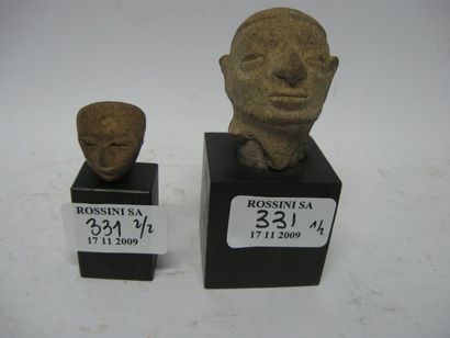 null Deux figures en terre cuite, l'une Tumaco (Equateur) et l'autre Quimbaya (C...