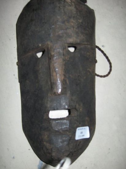 null Masque MAGAR (Népal) Masque d'homme à belle patine d'usage Haut : 33 cm