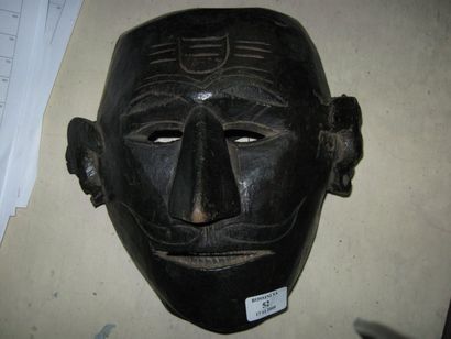 null Masque SHERDUKPEN (Arunachal Pradesh, Inde) Masque de dignitaire Hindou, scarifié...