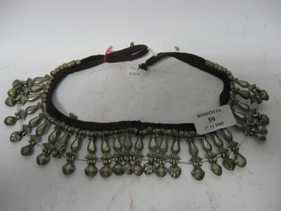 null Collier formé de pendeloques en métal Tibet Long : 35 cm