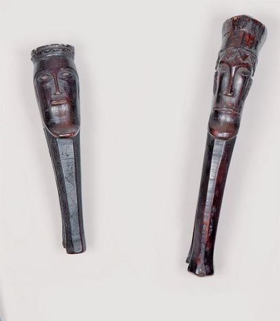 null Deux porte-balles BATAK (Sumatra) Sculptés et décorés de tête d'homme, en forme...