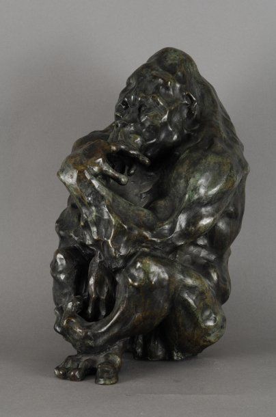 Hadrien DAVID Gorille pensif, 2002 Bronze à patine verte nuancée de brun, fonte à...