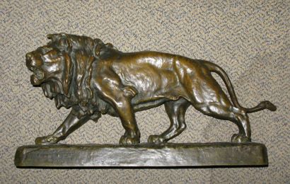 Henri VIDAL Lion rugissant Bronze à patine brun vert (traces de frottements et goupille...