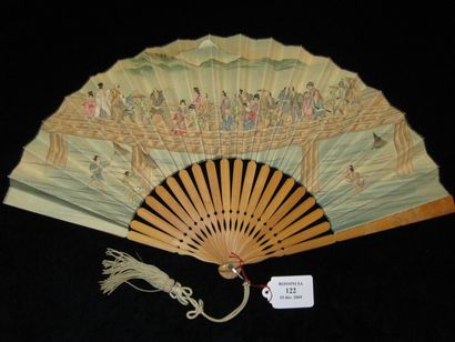 null La promenade des geishas Eventail, la feuille en papier peint à la gouache d'un...