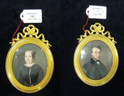 Edme Rousseau (1815-1858) Portraits d'un couple, en buste de trois-quarts Paire de...