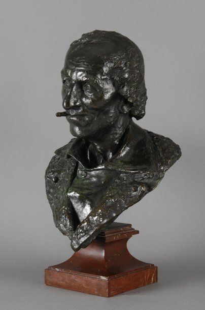 Jean-Baptiste CARPEAUX Homme à la cigarette, 1865 Buste en bronze à patine verte...