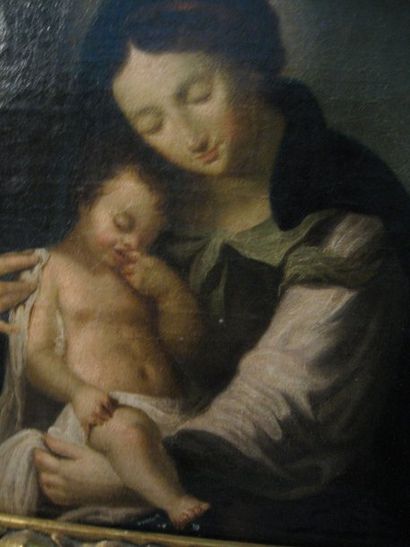 ECOLE FRANCAISE du XVIIe siècle La Vierge à l'Enfant Huile sur toile (rentoilage)....