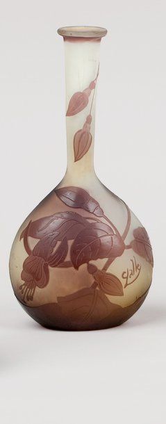 GALLÉ Émile (1846 -1904) Vase soliflore à base ovoïde et col légèrement évasé. Épreuve...