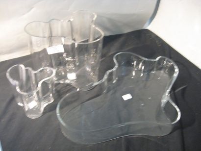 AALTO Alvar (1898 -1976) Deux vases "méduse ". Épreuve de tirage industriel réalisée...