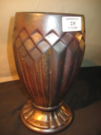 MOUGIN Vase ovoïde allongé sur piédouche en céramique. Décor géométrique en bas relief,...
