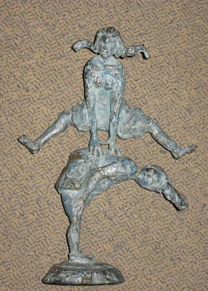PILLET Frédérique, XX-XXIe siècles Saute-mouton bronze à patine nuancée gris bleu,...