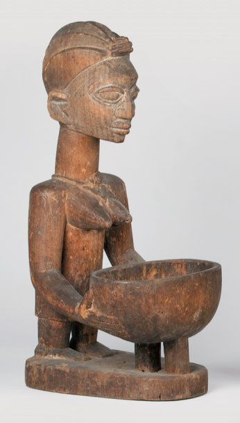 null Porteuse de coupe YOROUBA (Nigeria) Puissante sculpture avec poitrine et bras...