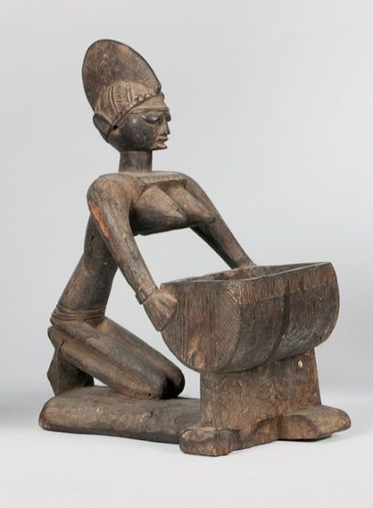 null Statue YOROUBA (Nigeria) Représentant un porteuse (plutôt présentatrice) de...